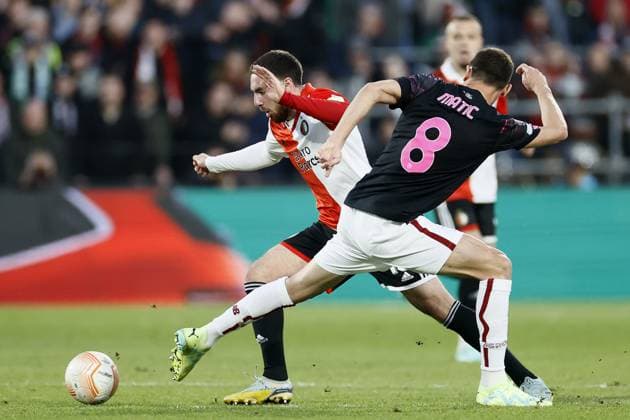 ROTTERDAM - (l-r) Orkun Kokcu of Feyenoord, Nemanja Matic of AS Roma during the UEFA Europa League quarterfinal match between Feyenoord and AS Roma at Feyenoord Stadion de Kuip on April 13, 2023 in Rotterdam, Netherlands. ANP PIETER STAM DE JONGE UEFA Europa League Quarter-finals, 1st leg 2022 2023 xVIxANPxSportx xxANPxIVx 466941752 originalFilename: 466941752.jpg