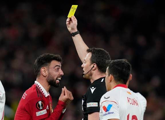 Sport Bilder des Tages Manchester, England, 13th April 2023. Bruno Fernandes of Manchester United, ManU reacts to a yellow card which means he will miss the 2nd leg during the UEFA Europa League match at Old Trafford, Manchester. Picture credit should read: Andrew Yates Sportimage EDITORIAL USE ONLY. No use with unauthorised audio, video, data, fixture lists, club league logos or live services. Online in-match use limited to 120 images, no video emulation. No use in betting, games or single club league player publications. SPI-2367-0040