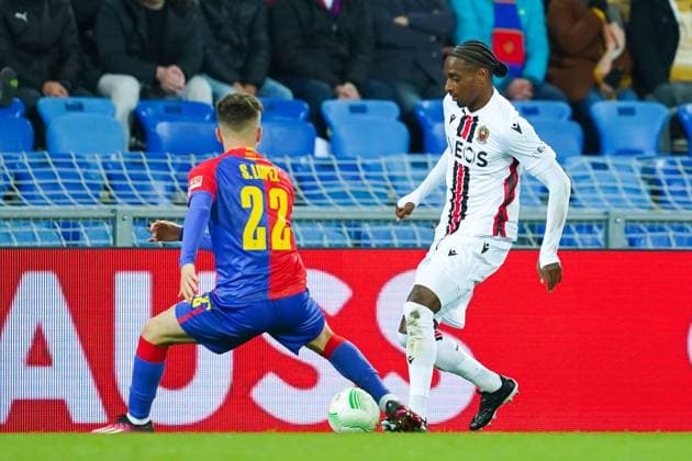 13 04 2023, Basel, St Jakobs Park, Switzerland, UEFA Europa Conference League FC Basel OGC Nice, 22 Sergio Lopez Basel and 8 Pablo Rosario Nice battle for the ball duel Basel St Jakobs Park Basel Switzerland  Copyright: xJustPictures.ch DanielaxPorcellix