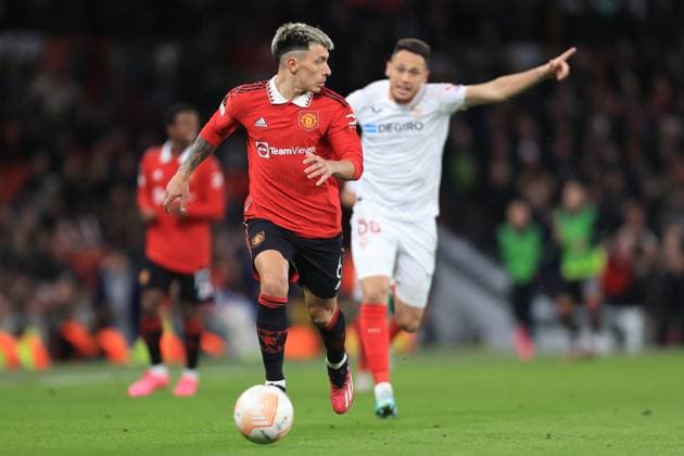 Fußball UEFA Europa League Viertelfinale Hinspiel Manchester United gegen Sevilla 13. April 2023 UEFA Europa League Viertelfinale Hinspiel Manchester United gegen Sevilla Lisandro Martinez von Manchester United Foto Simon Stacpoole Abseits Manchester UK  Copyright: xSimonxStacpoolexOffside