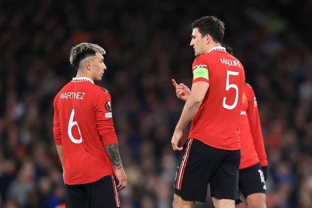 Fußball UEFA Europa League Viertelfinale Hinspiel Manchester United gegen Sevilla 13. April 2023 UEFA Europa League Viertelfinale Hinspiel Manchester United gegen Sevilla Harry Maguire von Manchester United und Lisandro Martinez von Manchester United Foto Simon Stacpoole Abseits Manchester UK  Copyright: xSimonxStacpoolexOffside