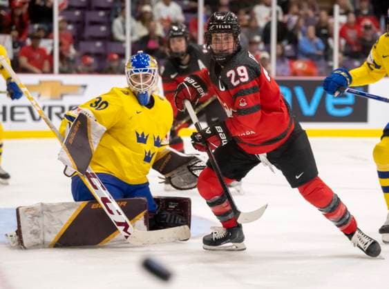 April 13, 2023, BRAMPTON, ON, CANADA: Canada forward Marie-Philip Poulin (29) and Sweden goaltender Emma Soderberg (30) keep an eye on the puck during second period quarterfinal IIHF Womens World Hockey Championship hockey action in Brampton, Ont., Thursday, April 13, 2023. Canada News - April 13, 2023  - ZUMAc35_ 20230413_zaf_c35_148 Copyright: xFrankxGunnx