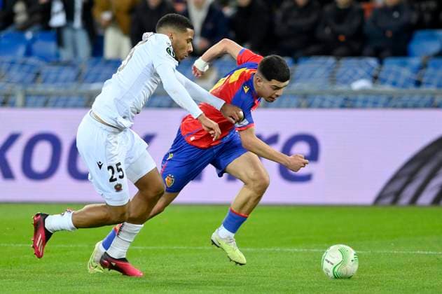 Jean Clair Todibo, OGC, re Mohamed Zeki Amdouni, FCB, FC Basel OGC Nice, quarterfinal UEFA Europa Conference, football, 13 04 2023