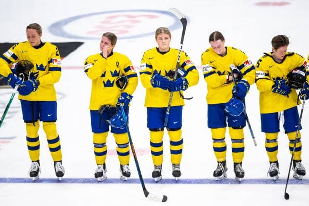 230413 Hanna Olsson, Maja NylÃ n Persson, Lova Blom, Linna Andersson and Lisa Johansson of Sweden looks dejected after the 2023 IIHF Women s World Championship quarterfinal game between Canada and Sweden on April 13, 2023 in Brampton Photo Mathilda Ahlberg BILDBYRAN code MA MA0459 ice hockey ice hockey womens world championship 2023 iihf womens world championship womens world ice hockey world championship canada sweden women canada sweden bbeng depp,  Copyright: MATHILDAxAHLBERG BB230413MA128