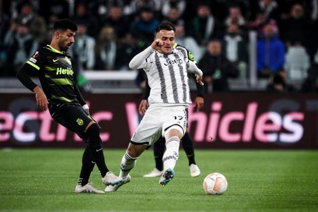 Juventus v Sporting CP: Quarterfinal First Leg - UEFA Europa League Juventus midfielder Filip Kostic (17) in action during the Uefa Europa League quarter final football match JUVENTUS - SPORTING on April 13, 2023 at the Allianz Stadium in Turin, Piedmont, Italy. Turin Piedmont Italy  Copyright: xMatteoxBottanellix originalFilename:bottanelli-juventus230413_np8dJ.jpg