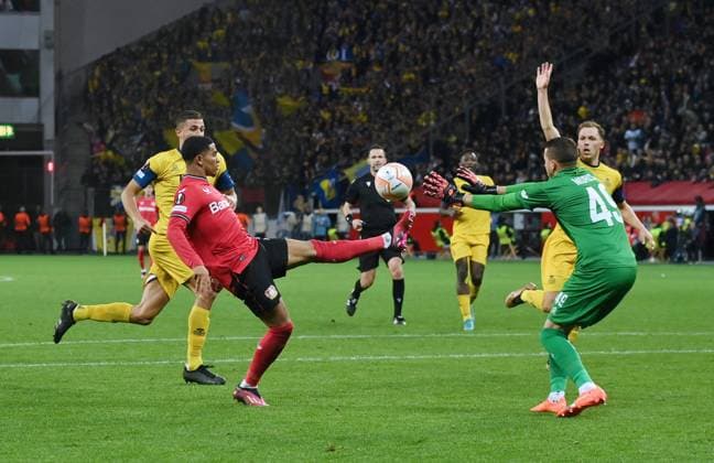 Amine Adli Bayer 04 Leverkusen , left , fails to score against goalkeeper Anthony Moris Saint Gilloise 13 04 2023, Football Europa League, season 2022 23, quarterfinal first leg, Bayer 04 Leverkusen Union Saint Gilloise 1 1 Leverkusen BayArena Nordrhein Westfalen Germany Team2