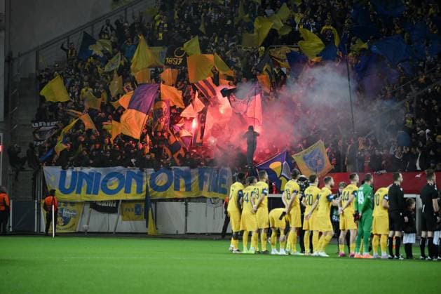 Bengalos in the guest fan block 13 04 2023, football Europa League, season 2022 23, quarterfinal first leg, Bayer 04 Leverkusen Union Saint Gilloise 1 1 Leverkusen BayArena Nordrhein Westfalen Germany Team2
