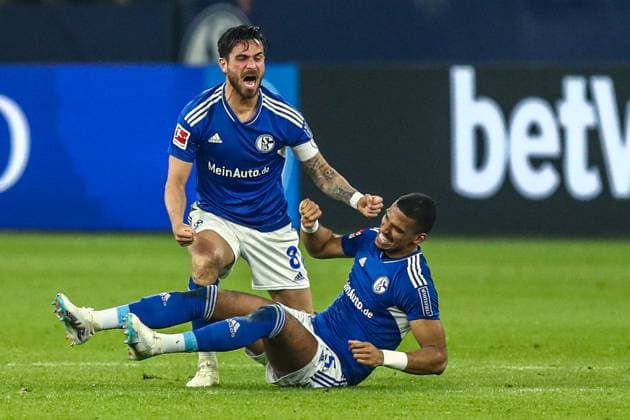 Bilder des Jahres 2023, Sport 04 April Sport Themen der Woche KW15 Sport Bilder des Tages Tor, Torjubel, zum 3:1 durch Simon Terodde (FC Schalke 04, 09), Moritz Jenz (FC Schalke 04, 25), Danny Latza (FC Schalke 04, 08), GER, FC Schalke 04 vs. Hertha BSC, Fussball, 1. Bundesliga, 28. Spieltag, Spielzeit 2022 2023, 14.04.2023, DFB DFL regulations prohibit any use of photographs as image sequences and or quasi-video., GER, FC Schalke 04 vs. Hertha BSC, Fussball, 1. Bundesliga, 28. Spieltag, Spielzeit 2022 2023, 14.04.2023, DFB DFL regulations prohibit any use of photographs as image sequences and or quasi-video., Foto: Eibner-Pressefoto Gabriel Boia Gelsenkirchen *** Goal, goal celebration, for 3 1 by Simon Terodde FC Schalke 04, 09 , Moritz Jenz FC Schalke 04, 25 , Danny Latza FC Schalke 04, 08 , GER, FC Schalke 04 vs Hertha BSC, Football, 1 Bundesliga, 28 Spieltag, Spielzeit 2022 2023, 14 04 2023, DFB DFL regulations prohibit any use of photographs as image sequences and or quasi video , GER, FC Schalke 04 vs Hertha BSC, Football, 1 Bundesliga, 28 Spieltag, Spielzeit 2022 2023, 14 04 2023, DFB DFL regulations prohibit any use of photographs as image sequences and or quasi video , Foto Eibner Pressefoto Gabriel Boia Gelsenkirchen Copyright: xGabrielxBoiax EP_EER