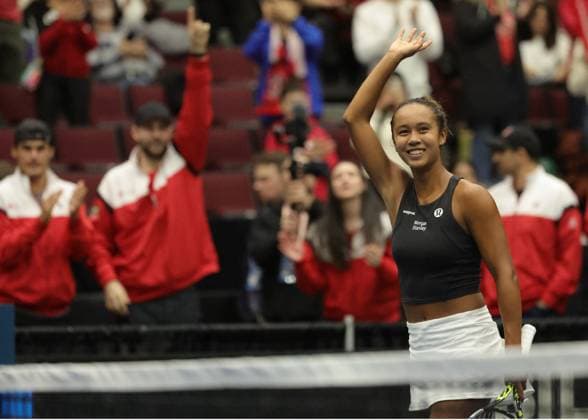 Tennis, Billie Jean King Cup, Kanada - Belgien April 14, 2023, Vancouver, British Columbia, Canada: LEYLAH ANNIE FERNANDEZ of Canada waves to the crowd after defeating YANINA WICKMAYER of Belgium on Day 1 of the Billie Jean King Cup Qualifier match between Canada and Belgium at Pacific Coliseum on April 14, 2023 in Vancouver, British Columba, Canada. Vancouver Canada - ZUMAc132 20230414_zap_c132_005 Copyright: xAndrewxChinx