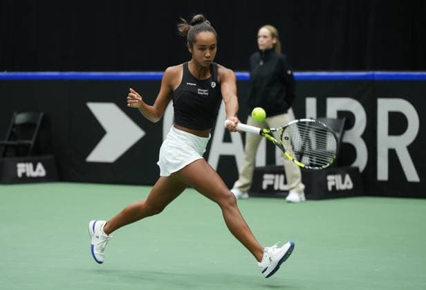 Tennis, Billie Jean King Cup, Kanada - Belgien April 14, 2023, VANCOUVER, BC, CANADA: Canada s Leylah Annie Fernandez returns to Belgium s Yanina Wickmayer during a Billie Jean King Cup qualifiers singles match, in Vancouver, on Friday, April 14, 2023. Canada News - April 14, 2023  - ZUMAc35_ 20230414_zaf_c35_164 Copyright: xDarrylxDyckx