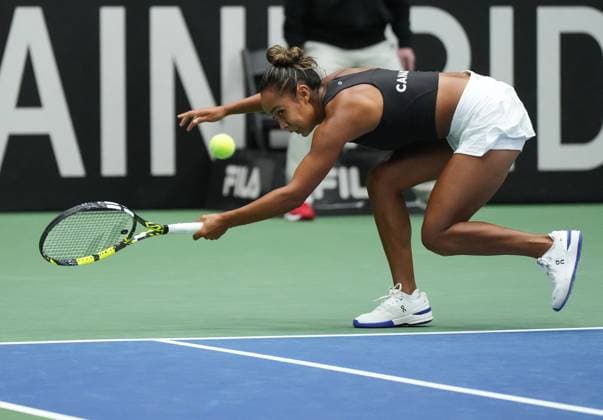 Tennis, Billie Jean King Cup, Kanada - Belgien April 14, 2023, VANCOUVER, BC, CANADA: Canada s Leylah Annie Fernandez returns to Belgium s Yanina Wickmayer during a Billie Jean King Cup qualifiers singles match, in Vancouver, on Friday, April 14, 2023. Canada News - April 14, 2023  - ZUMAc35_ 20230414_zaf_c35_182 Copyright: xDarrylxDyckx