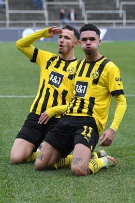 Sport Themen der Woche KW15 Sport Bilder des Tages Fußball 3. Liga 32. Spieltag Borussia Dortmund II - SV Meppen am 15.04.2023 im Stadion Rote Erde in Dortmund Torjubel zum 1:0 durch Justin Njinmah ( Dortmund ) DFB regulations prohibit any use of photographs as image sequences and or quasi-video. *** Soccer 3 Liga 32 Spieltag Borussia Dortmund II SV Meppen on 15 04 2023 at Stadion Rote Erde in Dortmund Goal celebration for 1 0 by Justin Njinmah Dortmund DFB regulations prohibit any use of photographs as image sequences and or quasi video xRx