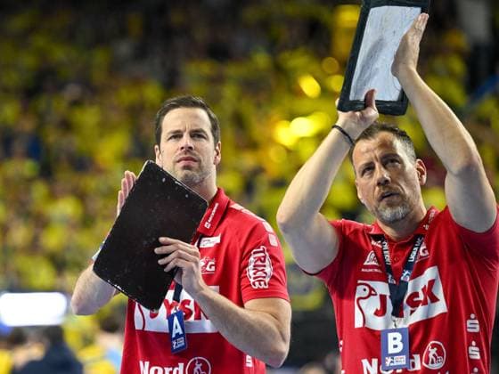 Mark Bult SG Flensburg Handewitt, co coach and Maik Machulla SG Flensburg Handewitt, coach thank their fans SG Flensburg Handewitt vs Rhein Neckar Loewen, handball, REWE Final4, DHB Pokal, semifinal 1, season 2022 2023, 15 04 2023 SG Flensburg Handewitt vs Rhein Neckar Loewen, handball, REWE Final4, DHB Pokal, semifinal 1, season 2022 2023, 15 04 2023 Koeln Copyright: xEibner-Pressefotox xThomasxHaeslx EP_EER