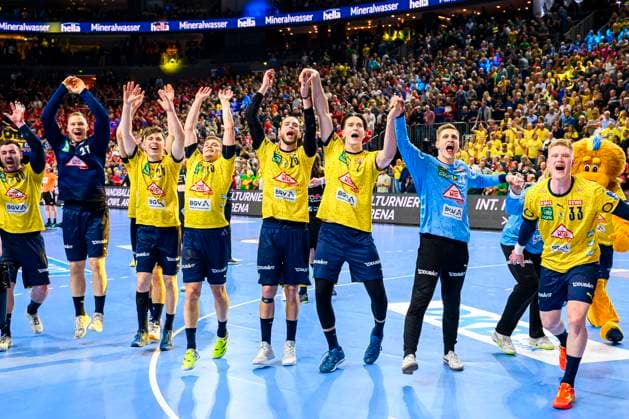 Sport Themen der Woche KW15 Sport Bilder des Tages Handball: DHB-Pokal, SG Flensburg-Handewitt - Rhein-Neckar Löwen, Final Four, Halbfinale, Lanxess Arena die Mannschaft der Rhein Neckar Löwen Schlussjubel Schlußjubel Emotion Freude Köln Lanxess Arena Nordrhein-Westfalen Deutschland *** Handball DHB Cup, SG Flensburg Handewitt Rhein Neckar Löwen, Final Four, semi-final, Lanxess Arena the team of Rhein Neckar Löwen final cheer emotion joy Cologne Lanxess Arena North Rhine Westphalia Germany