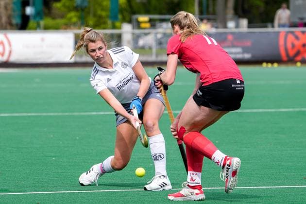 Sport Themen der Woche KW15 Sport Bilder des Tages v.li.: Hanna Carina Granitzki (DCadA, 18), Ines Wanner (TSVMH, 11), Zweikampf, Spielszene, Duell, duel, tackle, tackling, Dynamik, Action, Aktion, 15.04.2023, Mannheim (Deutschland), Hockey, 1. Bundesliga, Damen, TSV Mannheim - Der Club an der Alster *** f li Hanna Carina Granitzki DCadA, 18 , Ines Wanner TSVMH, 11 , duel, tackle, tackling, dynamic, action, action, 15 04 2023, Mannheim Germany , Hockey, 1 Bundesliga, Women, TSV Mannheim Der Club an der Alster xozx