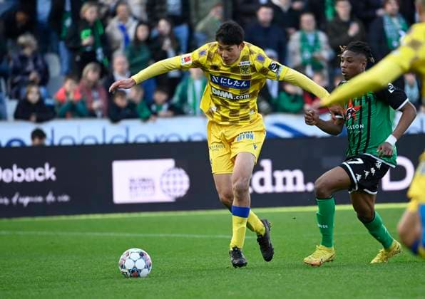 BRUGGE, BELGIUM - APRIL 15 : Hara Taichi forward of Sint-Truiden during the Jupiler Pro League match between Cercle Brugge and STVV on April 15, 2023 in Brugge, BELGIUM, 15 04 2023 ( Cercle Brugge v STVV - Jupiler Pro League PhotoNews Panoramic 