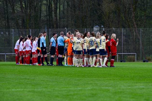 16 04 2023, GER, soccer, women, test match, 2022 2023, 1 FC Köln TSG Hoffenheim Köln and Hoffenheim before kickoff Westerburg Schulstadion Rheinland Pfalz Germany.