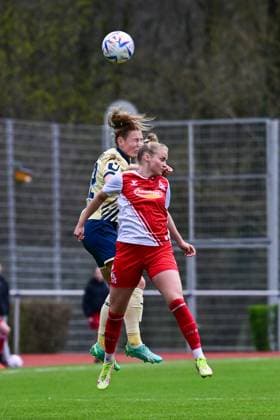 16 04 2023, GER, soccer, women, test match, 2022 2023, 1 FC Köln TSG Hoffenheim Lena Uebach Köln and Sarai Linder 22 TSG in header duel Westerburg Schulstadion Rheinland Pfalz Germany.