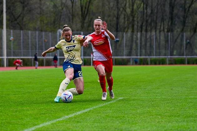 16 04 2023, GER, soccer, women, test match, 2022 2023, 1 FC Köln TSG Hoffenheim Sarai Linder 22 TSG shoots the ball before Andrea Gavric Köln reaches it Westerburg Schulstadion Rheinland Pfalz Germany