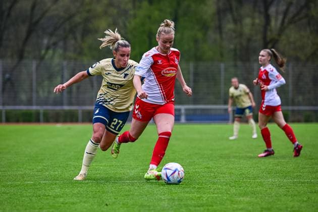 16 04 2023, GER, soccer, women, test match, 2022 2023, 1 FC Köln TSG Hoffenheim Lena Uebach 27 Köln controls the ball in front of Vanessa Leimenstoll 27 TSG Westerburg Schulstadion Rheinland Pfalz Germany