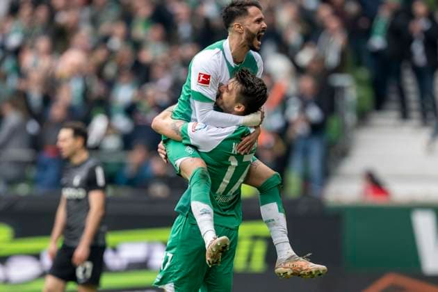 Sport Themen der Woche KW15 Fußball: 1. Bundesliga, 28. Spieltag, SV Werder Bremen - SC Freiburg am 16. April 2023 im wohninvest Weserstadion in Bremen. Bremens Maximilian Philipp (r) jubelt nach seinem Tor zum 1:0 mit Bremens Leonardo Bittencourt. DFL REGULATIONS PROHIBIT ANY USE OF PHOTOGRAPHS AS IMAGE SEQUENCES AND OR QUASI-VIDEO. *** Fußball 1 Bundesliga, 28 Spieltag, SV Werder Bremen SC Freiburg on 16 April 2023 at wohninvest Weserstadion in Bremen Bremens Maximilian Philipp r cheers after scoring the 1 0 with Bremens Leonardo Bittencourt DFL REGULATES PROHIBIT ANY USE OF PHOTOGRAPHS AS IMAGE SEQUENCES AND OR QUASI VIDEO Copyright: xDavidxInderliedx