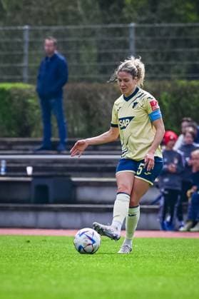 16 04 2023, GER, soccer, women, test match, 2022 2023, 1 FC Köln TSG Hoffenheim Luana Bühler 5 TSG passes the ball Westerburg School Stadium Rhineland Palatinate Germany.