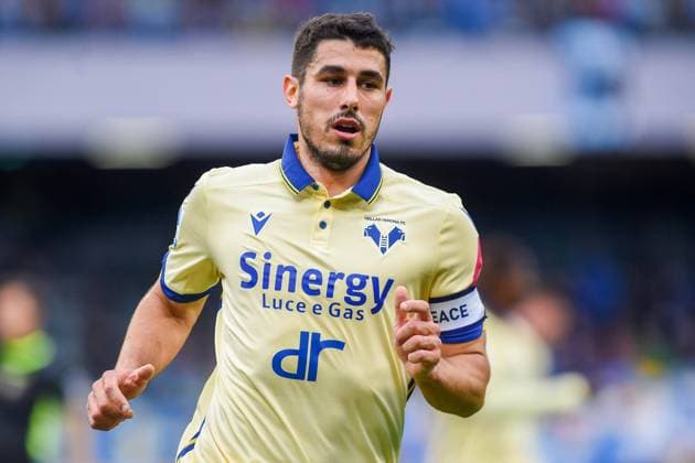Marco Davide Faraoni of Hellas Verona during the Serie A match between SSC Napoli and Hellas Verona FC at Stadio Diego Armando Maradona Naples Italy on 15 April 2023. Naples Stadio Diego Armando Maradona Naples Italy Copyright: xFrancoxRomanox SP24-611-053