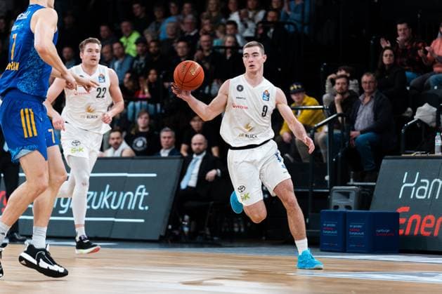 Ziga Samar Veolia Towers Hamburg, 9 dribbles Yanni Wetzell ALBA Berlin, 7 from GER, Veolia Towers Hamburg vs ALBA Berlin, Basketball, easyCredit Basketball Bundesliga, Week 28, 16 04 2023 GER, Veolia Towers Hamburg vs ALBA Berlin, Basketball, easyCredit Basketball Bundesliga, Week 28, 16 04 2023 Hamburg Copyright: xEibner-Pressefoto DanielxBürginx EP_DBN