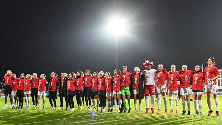 Soccer DFB Cup Womens Semifinal Season 2022 2023, RB Leipzig Women vs SC Freiburg Women 1 0 0 0 The players of RB Leipzig Women celebrate despite defeat in the Cup Semifinal in the game RB Leipzig Women vs SC Freiburg Women with their fans The women of RBL were promoted in the afternoon without their own game in the 1 Football Bundesliga To see in the picture among others Johanna Kaiser RB Leipzig, Defense, back number 3 , Josefine Schaller RB Leipzig, midfield, back number 5 , Lea Mauly RB Leipzig, midfield, back number 6 , Louise Ringsing RB Leipzig, defense, back number 9 , Jenny Hipp RB Leipzig, midfield, back number 19 , Victoria Krug RB Leipzig, defense, back number 20 , Vanessa Fudalla RB Leipzig, attack, back number 21 , Christina Beck RB Leipzig, defense, back number 22 , Luca Graf RB Leipzig, midfield, back number 26 , Marlene Mueller RB Leipzig, midfield, back number 27 , Frederike Kempe RB Leipzig, defense, back number 2 , Anika Metzner RB Leipzig, defense, back number 4 , Korina Lara Janez RB Leipzig, midfield, back number 7 , Barbara Brecht RB Leipzig, midfield, back number 11 , Kyra Spitzner RB Leipzig, midfield, back number 23 , Fatma Sakar RB Leipzig, defense, back number 24 , Medina Desic RB Leipzig, attack, back number 30 , Gina Schueller RB Leipzig, goalkeeper, back number 1 , Mia Werner RB Leipzig, midfield, back number 32 , RB Leipzig mascot Bulli Leipzig Saxony Germany RB training center, lawn 1