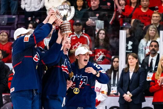 230416 Players of USA celebrate winning the 2023 IIHF Women s World Championship final between Canada and USA on April 16, 2023 in Brampton Photo Mathilda Ahlberg BILDBYRAN kod MA MA0464 ishockey ice hockey vm dam 2023 iihf womens world championship dam vm ishockey vm canada usa women bbeng kanada jubel,  Copyright: MATHILDAxAHLBERG BB230416MA200
