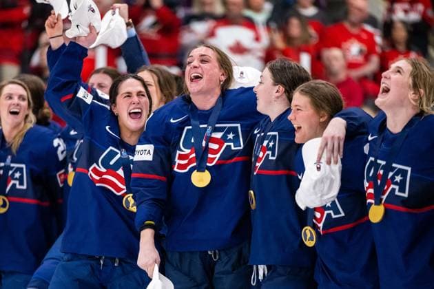 230416 Players of USA celebrate winning the 2023 IIHF Women s World Championship final between Canada and USA on April 16, 2023 in Brampton Photo Mathilda Ahlberg BILDBYRAN kod MA MA0464 ishockey ice hockey vm dam 2023 iihf womens world championship dam vm ishockey vm canada usa women bbeng kanada jubel,  Copyright: MATHILDAxAHLBERG BB230416MA210