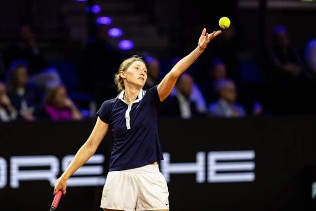 Tamara Korpatsch GER vs Cristina Bucsa ESP in picture Cristina Bucsa ESP serve Porsche Tennis Grand Prix GP Stuttgart 2023, Billie Jean King Cup, Porsche Arena, 17 04 2023 Porsche Tennis Grand Prix GP Stuttgart 2023 Porsche Arena, 17 04 2023 Stuttgart, Germany. Copyright: xEibner-Pressefoto RogerxBuerkex EP_EER