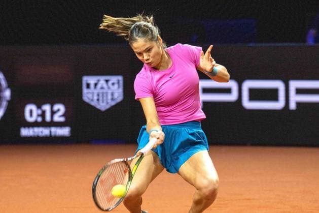 Emma Raducanu GBR Germany, Stuttgart, 18 04 2023, Tennis, Porsche Tennis Grand Prix, 2023, Round 1, Jelena Ostapenko LAT Emma Raducanu GBR , Porsche Arena Foto A2 Bildagentur Peter Hartenfelser