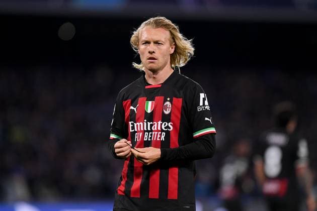 SSC Napoli v AC Milan: Quarterfinal Second Leg - UEFA Champions League Simon Kjaer of AC Milan looks on during the UEFA Champions League quarter final second leg match between SSC Napoli and AC Milan at Stadio Diego Armando Maradona, on 18 April, 2023 in Naples, Italy. Naples Naples Italy  Copyright: xGiuseppexMaffiax originalFilename:maffia-sscnapol230418_npeTv.jpg
