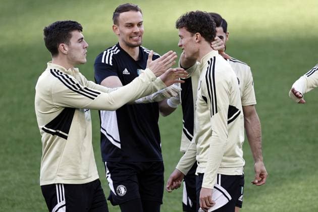 ROME - (l-r) Jacob Rasmussen of Feyenoord, Feyenoord goalkeeper Timon Wellenreuther, Mats Wieffer of Feyenoord, Alireza Jahanbaksh of Feyenoord during the training session ahead of the UEFA Europa League quarterfinal against AS Roma at the Rome Olympic Stadium on April 19, 2023 in Rome, Italy . ANP MAURICE VAN STONE UEFA Europa League 2022 2023 xVIxANPxSportx xxANPxIVx 467419825 originalFilename: 467419825.jpg