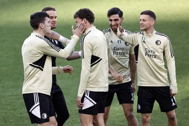 ROME - (lr) Jacob Rasmussen of Feyenoord, Feyenoord goalkeeper Timon Wellenreuther, Mats Wieffer of Feyenoord, Alireza Jahanbaksh of Feyenoord, Sebastian Szymanski of Feyenoord during the training session ahead of the UEFA Europa League quarterfinal against AS Roma at the Rome Olympic Stadium on April 19 2023 in Rome, Italy. ANP MAURICE VAN STONE UEFA Europa League 2022 2023 xVIxANPxSportx xxANPxIVx 467419862 originalFilename: 467419862.jpg