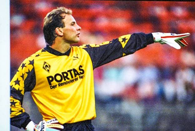 RECORD DATE NOT STATED Aus DFB Supercup Endspiel zwischen 1. FC Kaiserslautern - Werder Bremen 3:1 am 06.08.1991 im Niedersachsenstadion zu Hannover. Im Foto: Werder TW Oliver Reck *** From DFB Supercup final between 1 FC Kaiserslautern Werder Bremen 3 1 on 06 08 1991 in Niedersachsenstadion to Hannover In photo Werder TW Oliver Reck