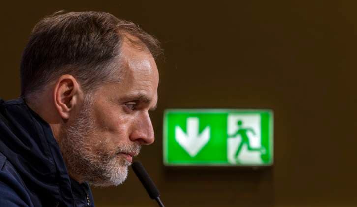 19 04 2023, Football UEFA Championsleague 2022 2023 quarterfinal, FC Bayern Munich Manchester City, at Allianz Arena Munich Coach Thomas Tuchel FC Bayern Munich disappointed after the match at the PK, he does not pay attention to the emergency exit sign behind him