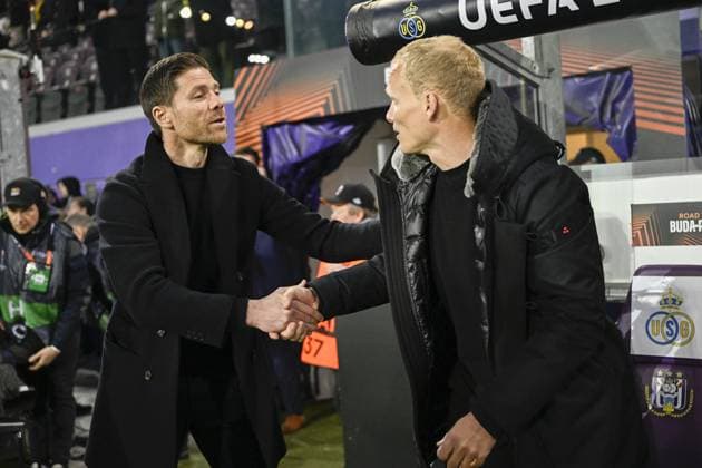 Leverkusen s head coach Xabi Alonso and Union s head coach Karel Geraerts pictured at the start of a soccer match between Belgian Royale Union Saint-Gilloise and German Bayer 04 Leverkusen, Thursday 20 April 2023 in Anderlecht, Brussels, the return leg of the quarterfinals of the UEFA Europa League competition. The first leg ended in a 1-1 draw. LAURIExDIEFFEMBACQ  x65498065x