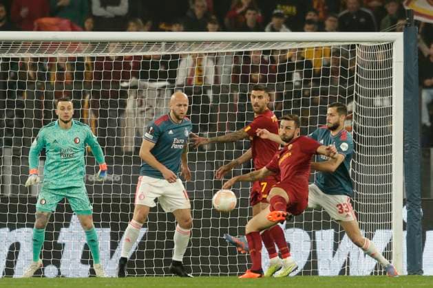 Europa League football match AS Roma vs Feyenoord Roma s Italian midfielder Bryan Cristante controls the ball during the UEFA Europa League quarter-finals round return match between AS Roma vs Feyenoord at the Olimpico Stadium in Rome, on April 20, 2023. EL_Roma_Feyenoord_0115 Copyright: xAntonioxBalascox