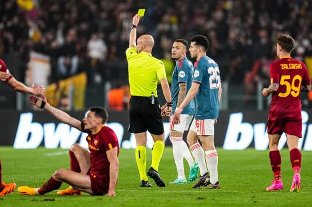 UEFA Europa League quarter final: AS Roma v Feyenoord Rome - Referee Anthony Taylor, Quilindschy Hartman of Feyenoord during the match between AS Roma v Feyenoord at Stadio Olympico on 20 April 2023 in Rome, Italy. Copyright: xYannickxVerhoevenx