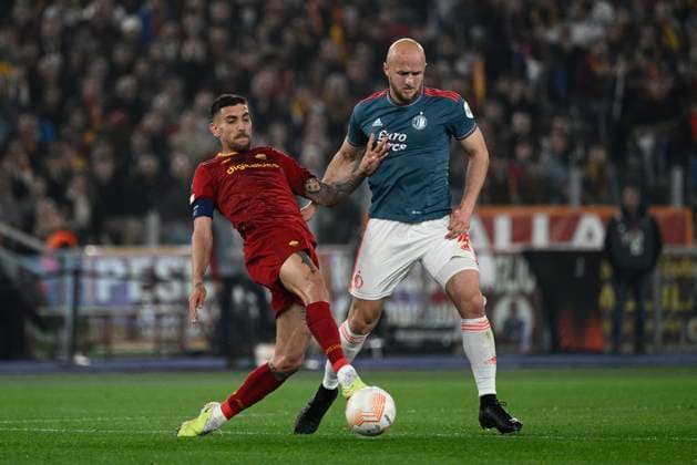Foto Fabrizio Corradetti LaPresse 20 Aprile 2023 - Roma, Italia - calcio - Roma vs Feyenoord - Uefa Europa League 2022 2023 - Stadio Olimpico. Nella foto: Lorenzo Pellegrini (AS Roma) Gernot Trauner (Feyenoord) Foto Fabrizio Corradetti LaPresse April 20, 2023 Rome, Italy - sport, soccer - Roma vs Feyenood - Uefa Europe League 2022 2023 - Olimpic Stadium. In the pic: Lorenzo Pellegrini (AS Roma) Gernot Trauner (Feyenoord)  Copyright: xFabrizioxCorradetti LaPressex