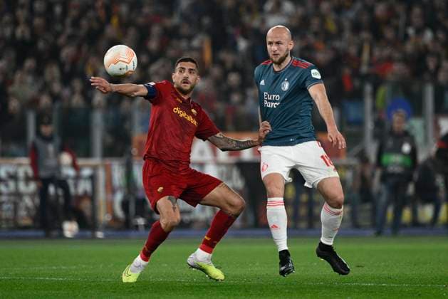 Foto Fabrizio Corradetti LaPresse 20 Aprile 2023 - Roma, Italia - calcio - Roma vs Feyenoord - Uefa Europa League 2022 2023 - Stadio Olimpico. Nella foto: Lorenzo Pellegrini (AS Roma) Gernot Trauner (Feyenoord) Foto Fabrizio Corradetti LaPresse April 20, 2023 Rome, Italy - sport, soccer - Roma vs Feyenood - Uefa Europe League 2022 2023 - Olimpic Stadium. In the pic: Lorenzo Pellegrini (AS Roma) Gernot Trauner (Feyenoord)  Copyright: xFabrizioxCorradetti LaPressex