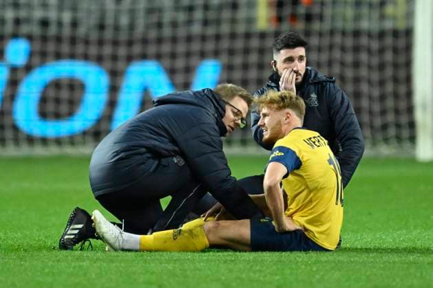 ANDERLECHT, BELGIUM - APRIL 20 : Vertessen Yorbe forward of Union St-Gilloise leaves the field with an injury during the UEFA Europa League Quarter-finals, 2nd leg match between Union SG and Bayer Leverkusen at the Anderlecht stadium on April 20, 2023 in Anderlecht, Belgium, 20 04 2023 ( Union SG v Bayer Leverkusen - UEFA Europa League PhotoNews Panoramic 