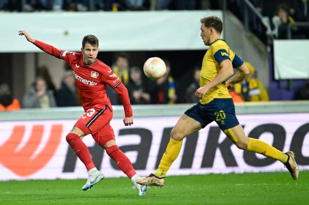ANDERLECHT, BELGIUM - APRIL 20 : Hlozek Adam forward of Bayer Leverkusen beats Lynen Senne midfielder of Union St-Gilloise to the ball during the UEFA Europa League Quarter-finals, 2nd leg match between Union SG and Bayer Leverkusen at the Anderlecht stadium on April 20, 2023 in Anderlecht, Belgium, 20 04 2023 ( Union SG v Bayer Leverkusen - UEFA Europa League PhotoNews Panoramic 