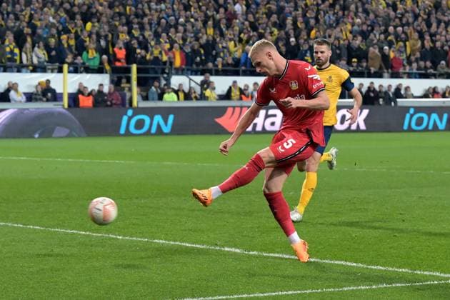 BRUSSELS - Mitchel Bakker of Bayer 04 Leverkusen scores during the UEFA Europa League quarterfinal match between Union Sint Gillis and Bayer 04 Leverkusen at Lotto Park stadium on April 20, 2023 in Brussels, Belgium. AP Dutch Height UEFA Europa Europa League - Quarter-final, 2nd Leg 2022 2023 xVIxANPxSportx xGerritxvanxKeulenxIVx 467498446 originalFilename: 467498446.jpg