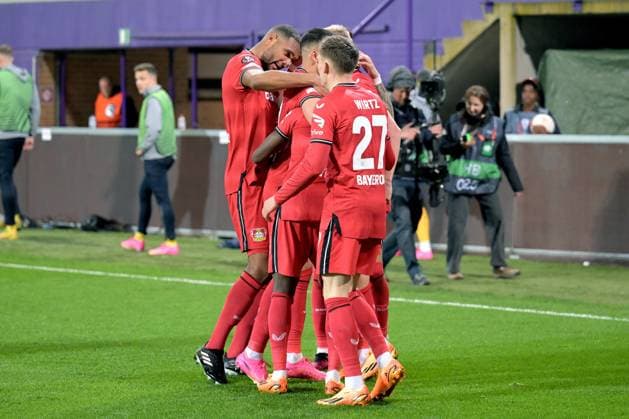 BRUSSELS - Mitchel Bakker of Bayer 04 Leverkusen celebrates the 0-2 with his teammates during the UEFA Europa League quarterfinal match between Union Sint Gillis and Bayer 04 Leverkusen at the Lotto Park stadium on April 20, 2023 in Brussels, Belgium. AP Dutch Height UEFA Europa Europa League - Quarter-final, 2nd Leg 2022 2023 xVIxANPxSportx xGerritxvanxKeulenxIVx 467499218 originalFilename: 467499218.jpg