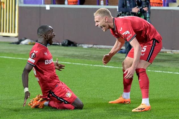 BRUSSELS - Mitchel Bakker of Bayer 04 Leverkusen celebrates the 0-2 with his teammates during the UEFA Europa League quarterfinal match between Union Sint Gillis and Bayer 04 Leverkusen at the Lotto Park stadium on April 20, 2023 in Brussels, Belgium. AP Dutch Height UEFA Europa Europa League - Quarter-final, 2nd Leg 2022 2023 xVIxANPxSportx xGerritxvanxKeulenxIVx 467499222 originalFilename: 467499222.jpg