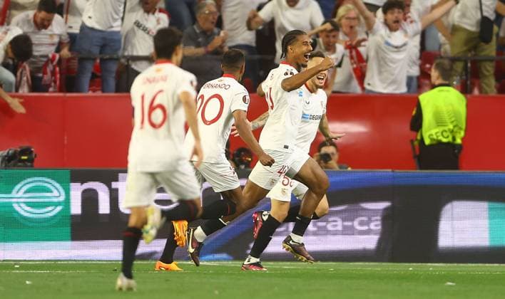Mandatory Credit: Photo by Kieran McManus Shutterstock (13873490as) Loïc Badé of Sevilla celebrates scoring a goal to make the score 2-0 Sevilla v Manchester United, ManU UEFA Europa League, Quarter-Final, Second Leg, Football, Ramon Sanchez-Pizjuan Stadium, Seville, Spain - 20 Apr 2023 Sevilla v Manchester United, UEFA Europa League, Quarter-Final, Second Leg, Football, Ramon Sanchez-Pizjuan Stadium, Seville, Spain - 20 Apr 2023 Copyright: xKieranxMcManus Shutterstockx 13873490as