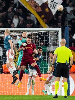 UEFA Europa League quarter final: AS Roma v Feyenoord Rome - Feyenoord keeper Justin Bijlow during the match between AS Roma v Feyenoord at Stadio Olympico on 20 April 2023 in Rome, Italy. Copyright: xYannickxVerhoevenx